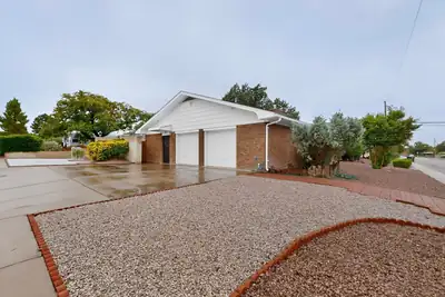 4716 Mountain Road NE, Albuquerque, NM 87110 