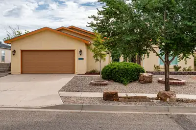 6921 Glen Hills Drive NE 