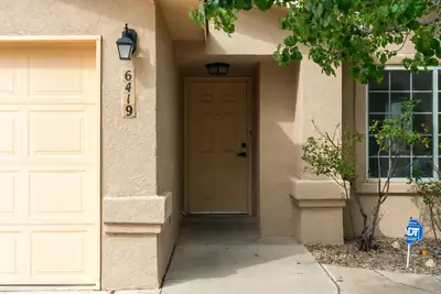 6419 Amberside Road NW, Albuquerque, NM 87120 
