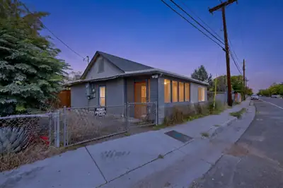 2327 William Street SE, Albuquerque, NM 87102 