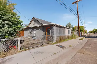 2327 William Street SE, Albuquerque, NM 87102 