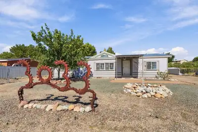 3033 Dona Juanita Drive SW, Albuquerque