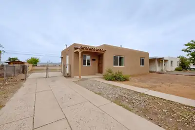 313 General Bradley Street NE, Albuquerque, NM 87123 