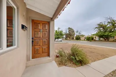 313 General Bradley Street NE, Albuquerque, NM 87123 