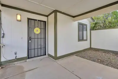 372 Pearl Drive NE, Rio Rancho, NM 87124 