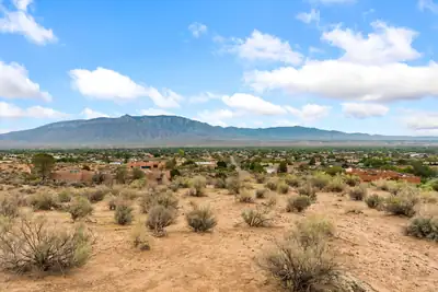 190 Tierra Encantada, Corrales