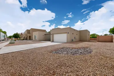 335 Manuel Sanchez Place SW, Albuquerque, NM 87105 