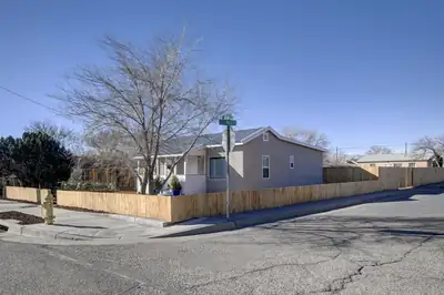 1325 8th Street NW, Albuquerque, NM 87102 