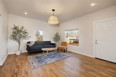 1325 8th Street NW, Albuquerque, NM 87102 