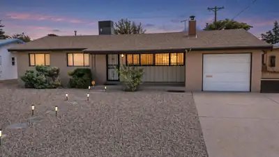 2806 Palomas Drive NE, Albuquerque