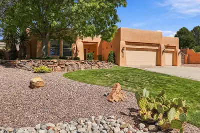 8604 Pristine Drive NE, Albuquerque, NM 87122 