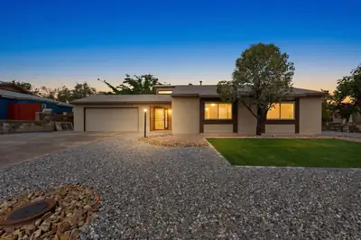 611 Chuckwagon Road SE, Rio Rancho