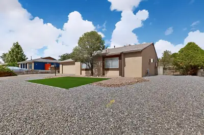 611 Chuckwagon Road SE, Rio Rancho, NM 87124 