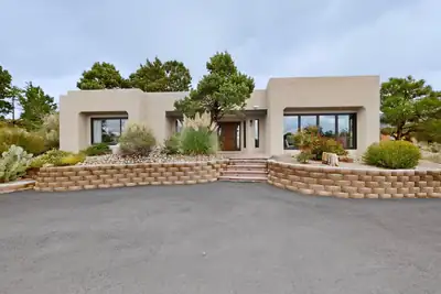 655 Roadrunner Lane NE, Albuquerque, NM 87122 