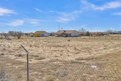 98 Van Camp Boulevard, Los Lunas, NM 87031 
