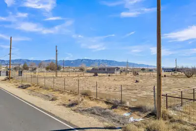 98 Van Camp Boulevard, Los Lunas, NM 87031 