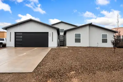 825 3rd Street NE, Rio Rancho