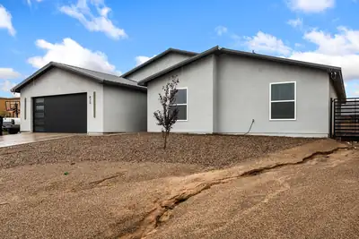 825 3rd Street NE, Rio Rancho, NM 87124 