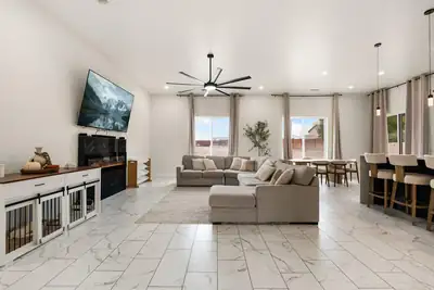 825 3rd Street NE, Rio Rancho, NM 87124 