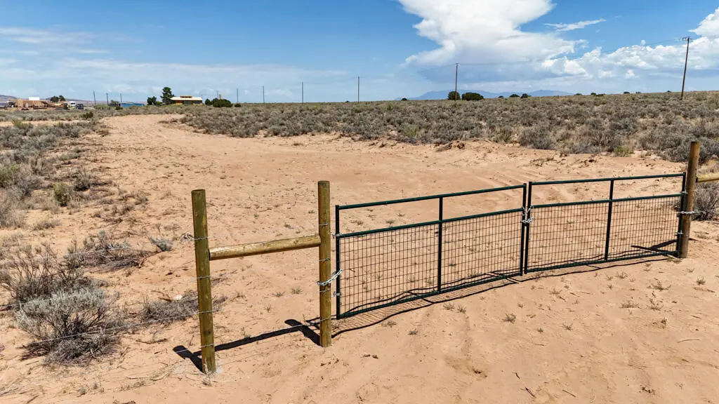 Lopez Lane, Los Lunas, NM 87031