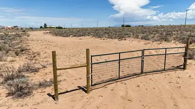 Lopez Lane, Los Lunas