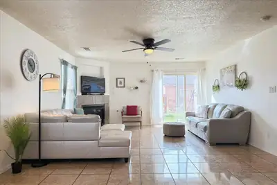 8408 Zydecko Avenue SW, Albuquerque, NM 87121 