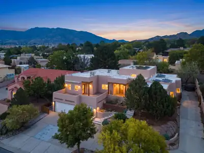712 Navarra Way SE, Albuquerque