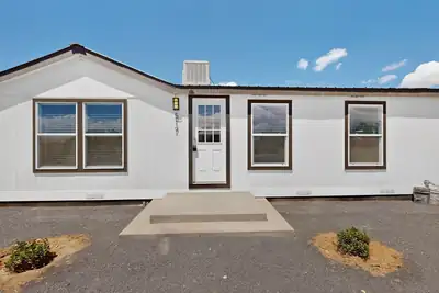 517 E 1st Street NW 11, Rio Rancho