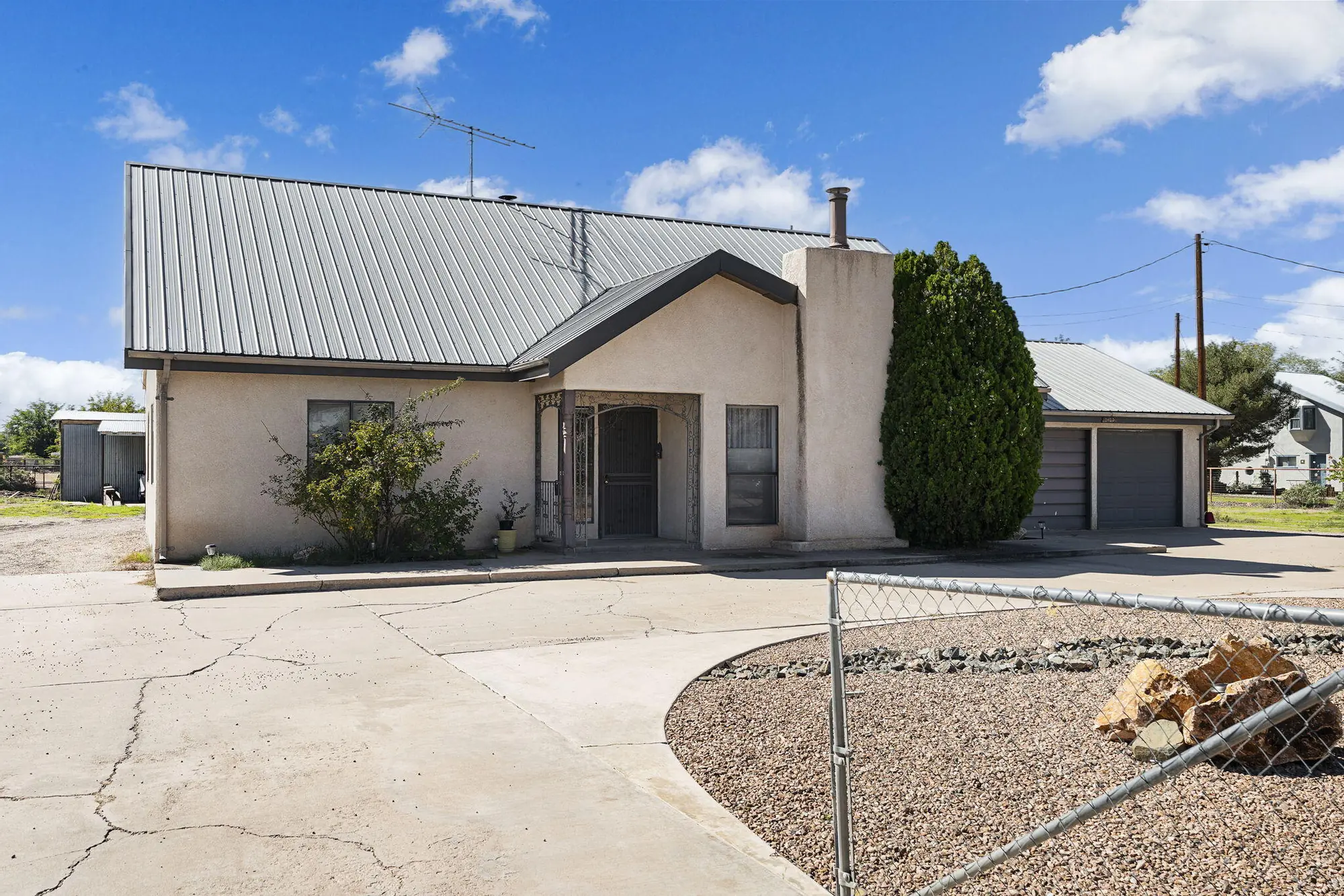 2410 Sunshine Road SW, Albuquerque, NM 87105