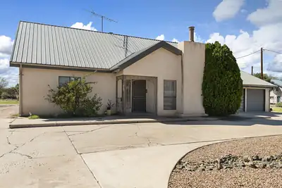 2410 Sunshine Road SW, Albuquerque, NM 87105 