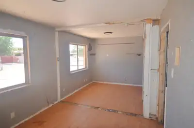 5941 Eucariz Avenue SW, Albuquerque, NM 87121 