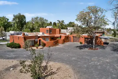 225 Willow Road NW, Albuquerque