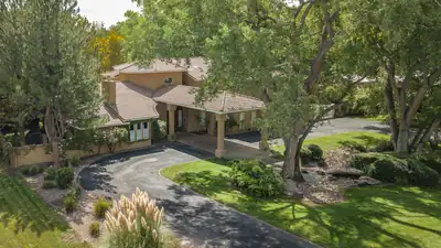5808 Padre Roberto Road NW, Albuquerque, NM 87107 