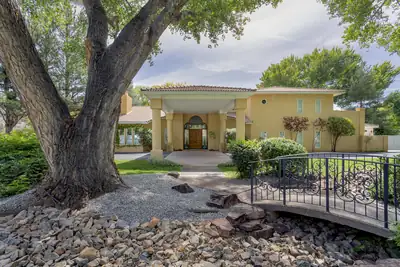 5808 Padre Roberto Road NW, Albuquerque, NM 87107 