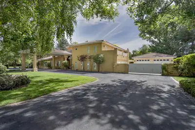 5808 Padre Roberto Road NW, Albuquerque, NM 87107 