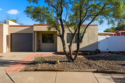 325 Shannon Place NW, Albuquerque, NM 87107 