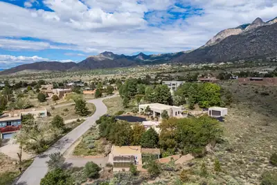656 Roadrunner Lane NE, Albuquerque, NM 87122 