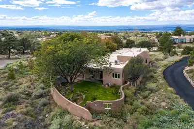 656 Roadrunner Lane NE, Albuquerque, NM 87122 