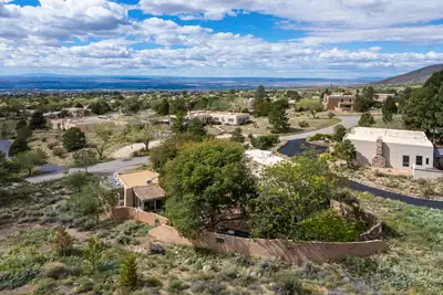 656 Roadrunner Lane NE, Albuquerque, NM 87122 