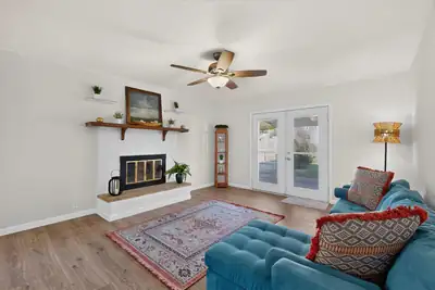 6704 Barnhart Street NE, Albuquerque, NM 87109 