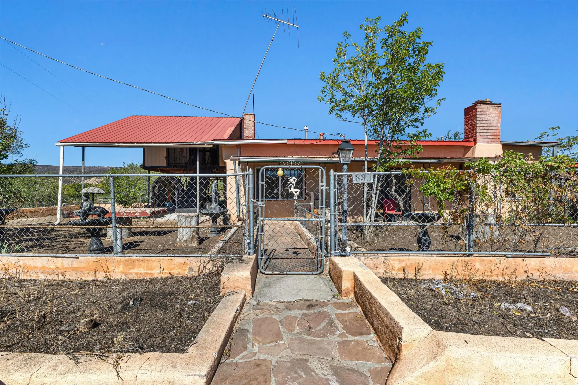 835 County Rd 41, Velarde, NM 87582