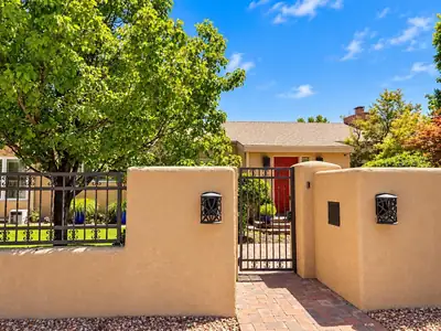 4462 Avenida Del Sol NE, Albuquerque, NM 87110 