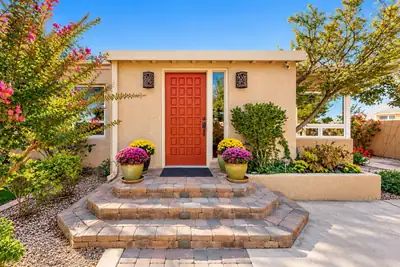 4462 Avenida Del Sol NE, Albuquerque, NM 87110 