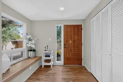 4462 Avenida Del Sol NE, Albuquerque, NM 87110 