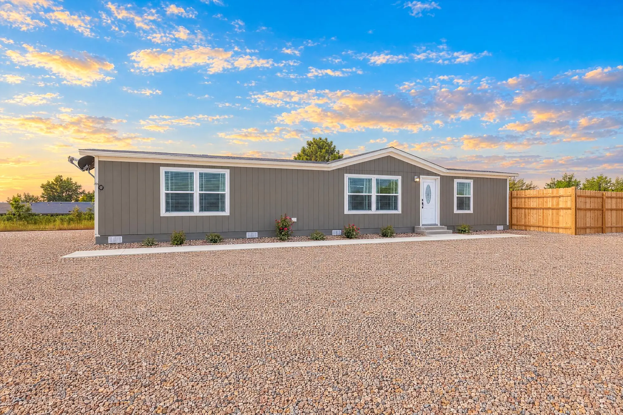 809 Maple Avenue, Moriarty, NM 87035