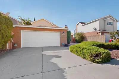 5015 Calle De Carino NE, Albuquerque, NM 87111 