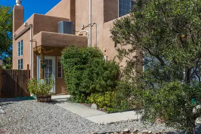 635 Reeves Place SW, Los Lunas, NM 87031 