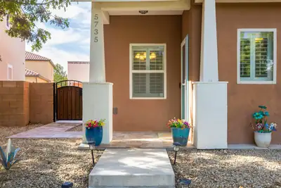 5735 Strand Loop SE, Albuquerque, NM 87105 