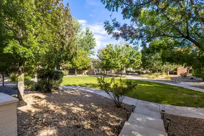 5735 Strand Loop SE, Albuquerque, NM 87105 