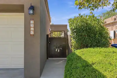 9916 Lagrima De Oro Road NE, Albuquerque, NM 87111 